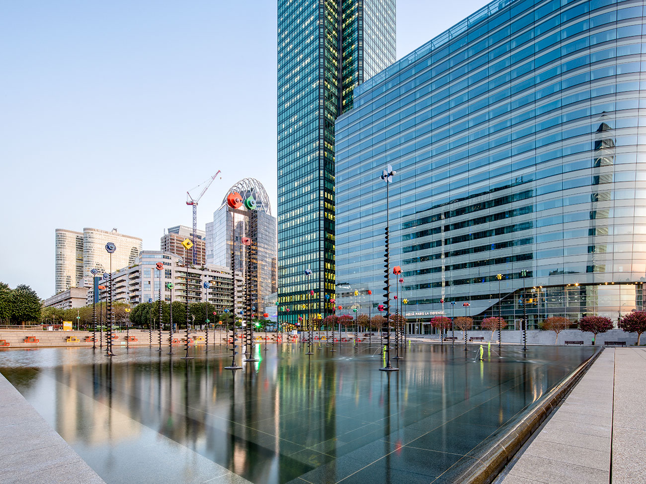 Bassin Takis - immeuble bureaux Tour CB21 Paris La Défense