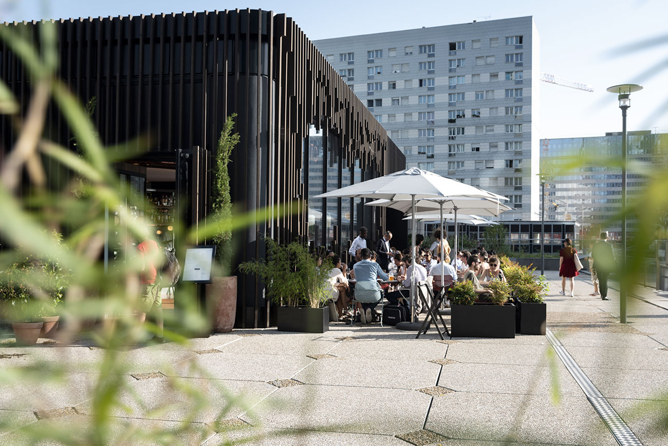 terrasse restaurant immeuble bureaux tour cb21 paris la defense