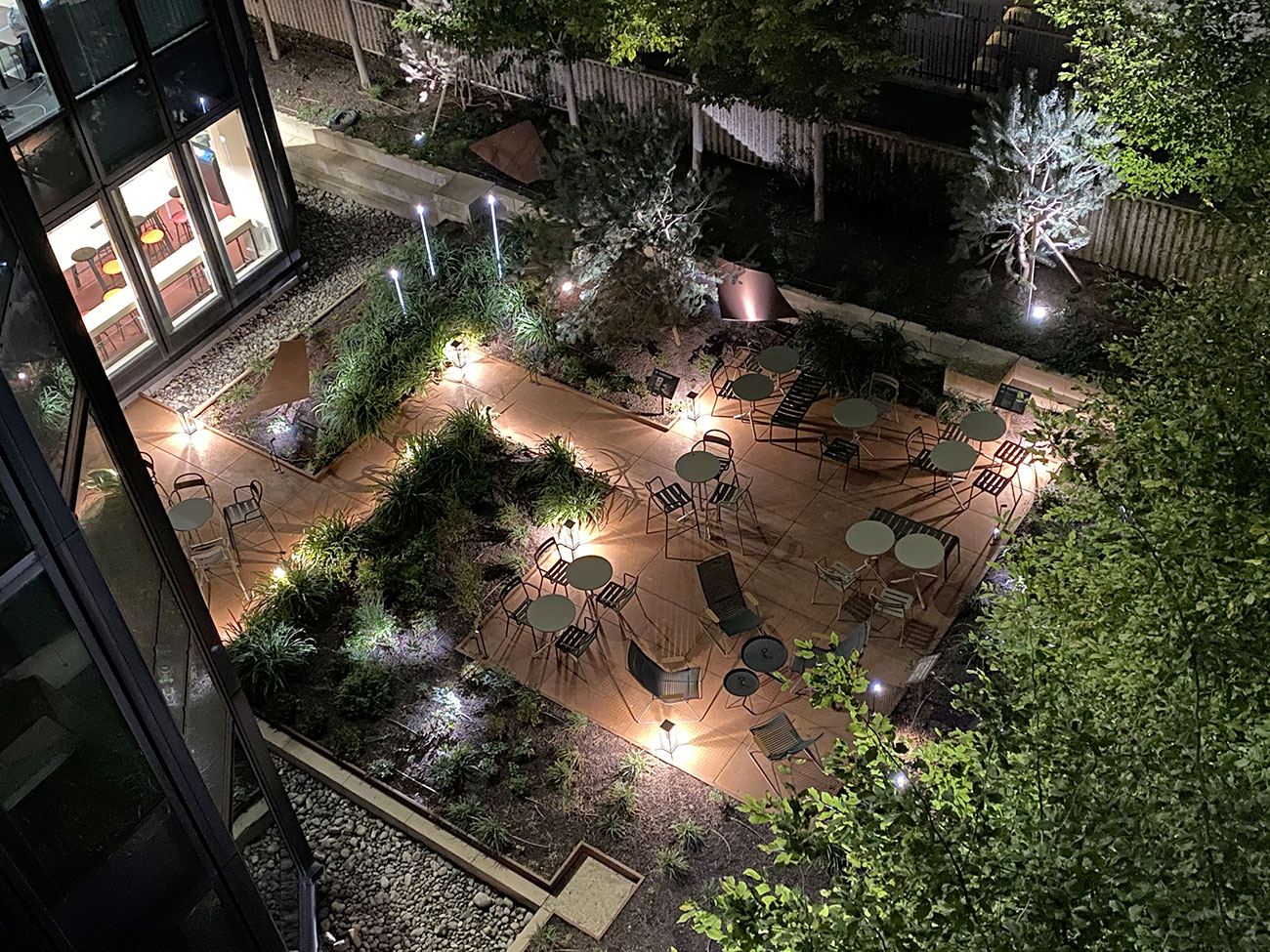 Tonic Garden - jardin espace vert, immeuble bureaux Tour CB21 Paris La Défense
