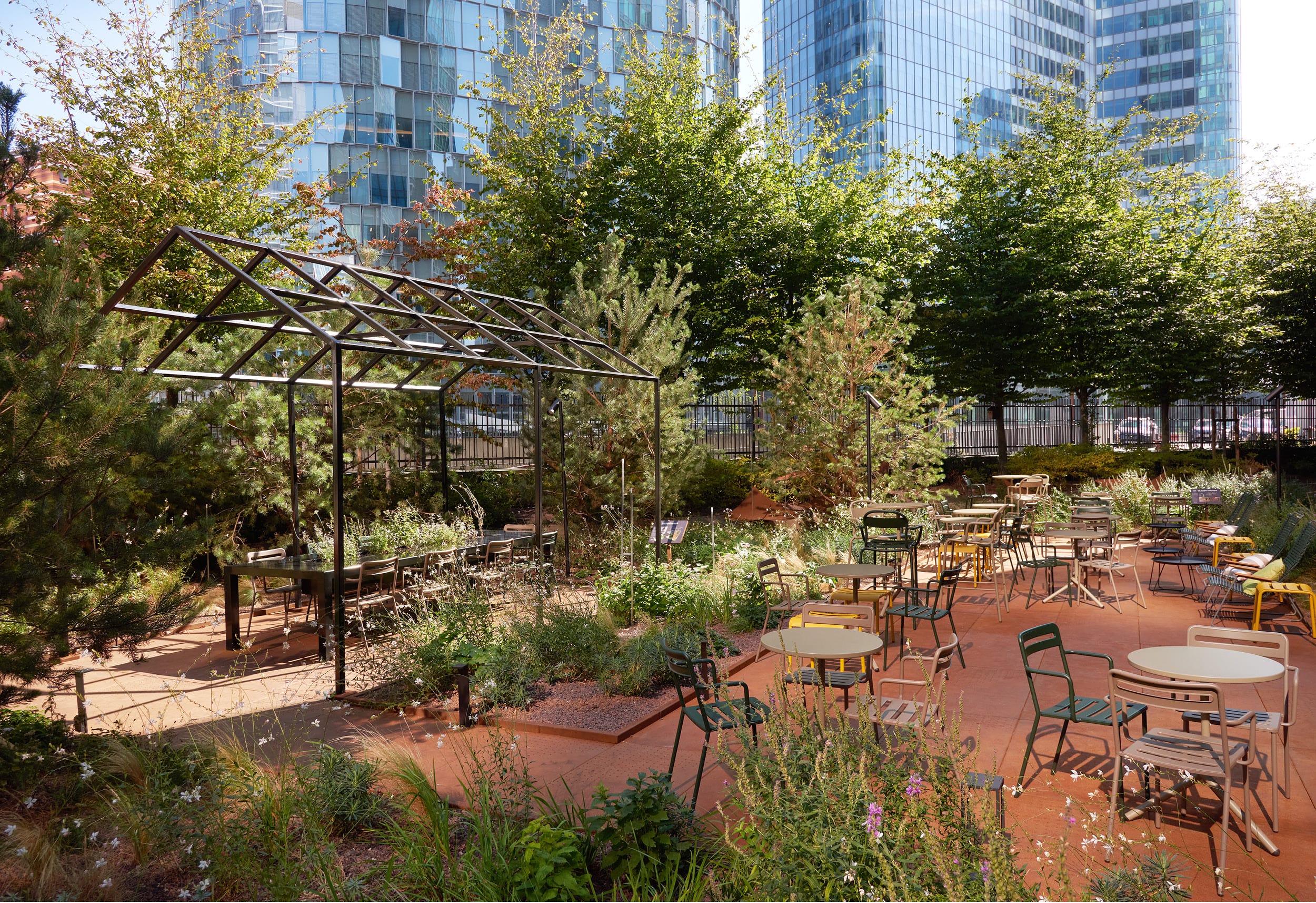 La Pergola - jardin immeuble bureaux Tour CB21 Paris La Défense