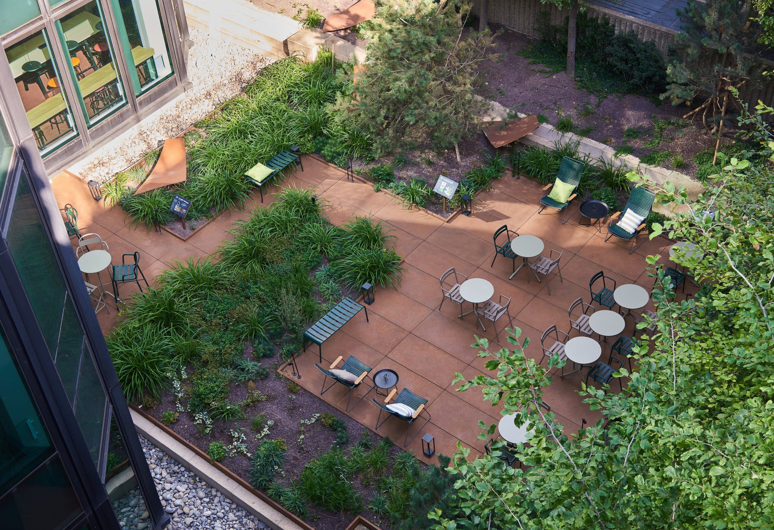 Le Tonic Garden - jardin immeuble bureaux Tour CB21 Paris La Défense